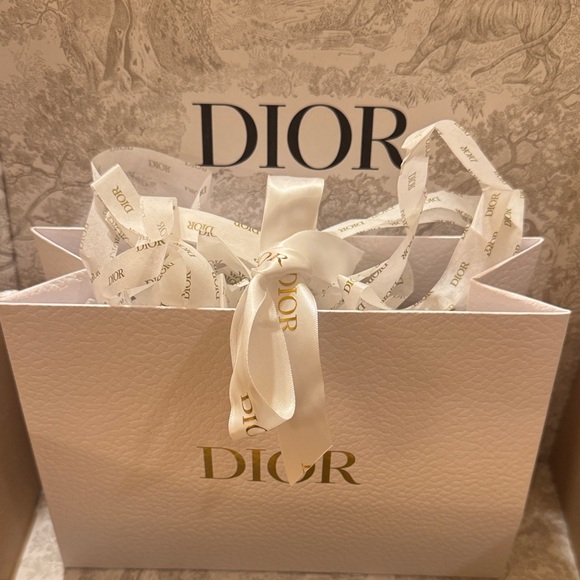All authentic Dior gift bag set perfect for gifting with two sample perfumes. - Picture 5 of 6